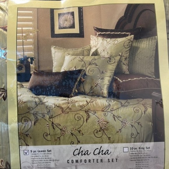 Michael Amini Comforter Set - Picture 1 of 2